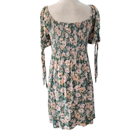American Eagle  Off Shoulder Floral Smocked Cotton Sundress Sze Medium - Picture 6 of 9